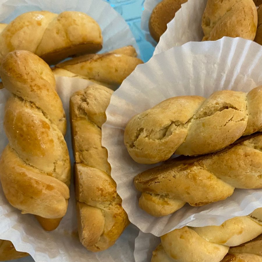 Twisted koulourakia cookies